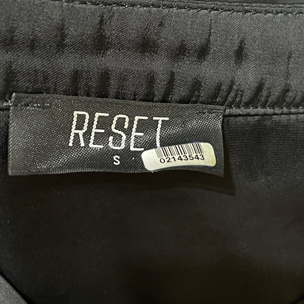 Reset Women's Blouse Top Black Satin Finish V-Neck Size S Small - Picture 4 of 5
